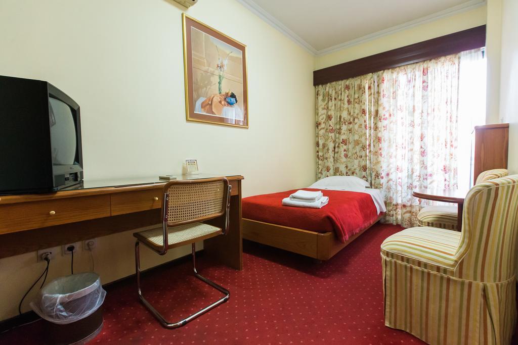 Grand Hotel Larissa Bagian luar foto