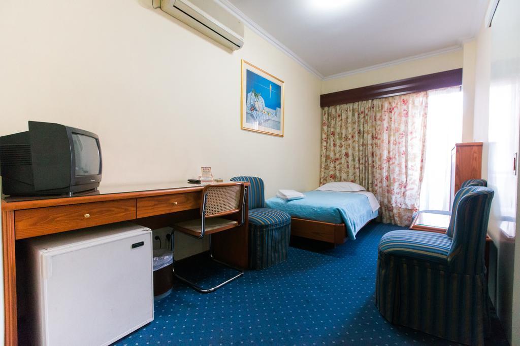 Grand Hotel Larissa Bagian luar foto