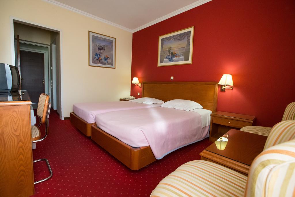 Grand Hotel Larissa Bagian luar foto