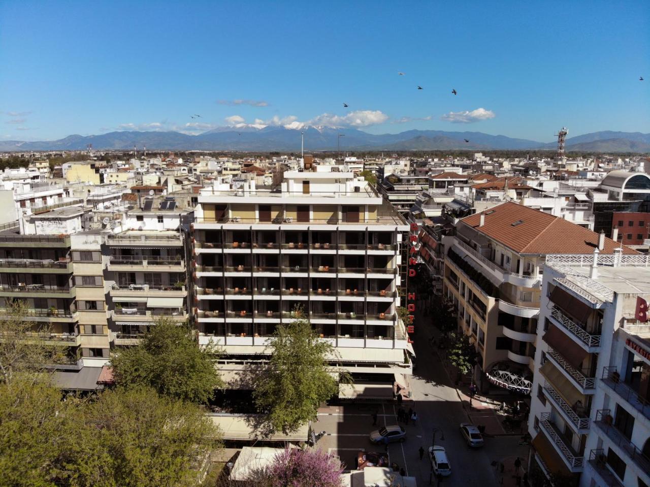 Grand Hotel Larissa Bagian luar foto