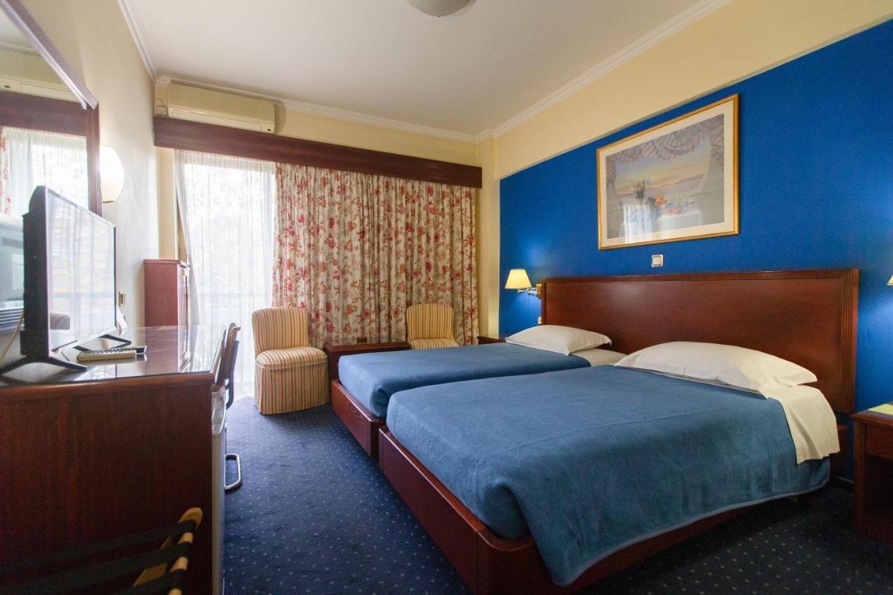 Grand Hotel Larissa Bagian luar foto